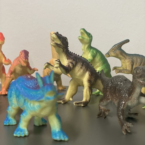 Dinozauru figūriņu komplekts 12 gab. 23434 (1)