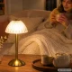 Bezvadu LED galda lampa ar USB-C un 3 gaismas režīmiem, Zelta/Balta