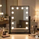Kosmētikas spogulis ModernHome ar LED apgaismojumu 30x40 cm, 12 spuldzes, melns