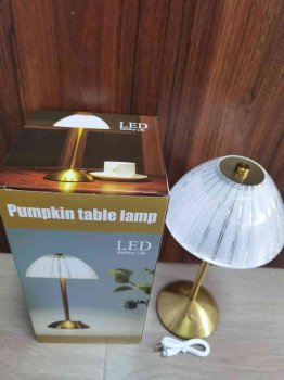 Bezvadu LED galda lampa ar USB-C un 3 gaismas režīmiem, Zelta/Balta