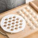 Pelmeņu forma, 19 caurumi, balta, plastmasas