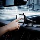 Универсальный автомобильный держатель для телефона Spigen TS35,...