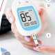 Glikometrs cukura līmeņa mērīšanai asinīs ar 50 teststrēmelēm un 50 lancetēm
