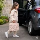 Ecotoys divstāvīga leļļu māja koferī ar 20 koka piederumiem