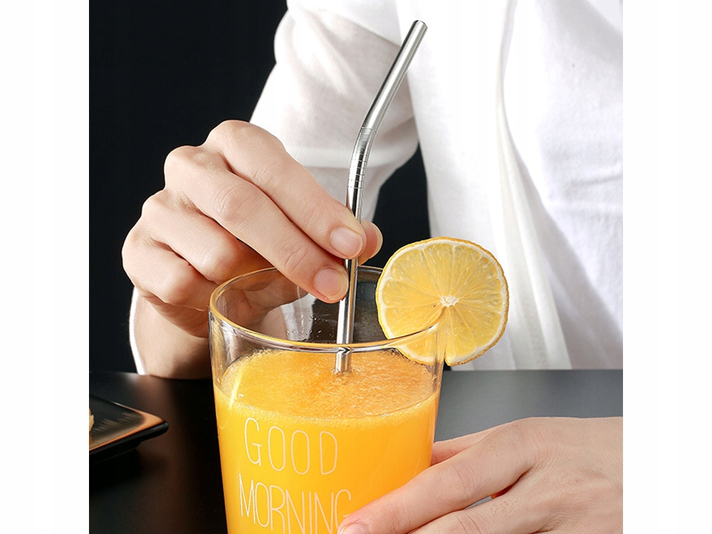 A set of 8 Reusable Metal Drinking Straws with Cleaning Brush and Pouch (3)