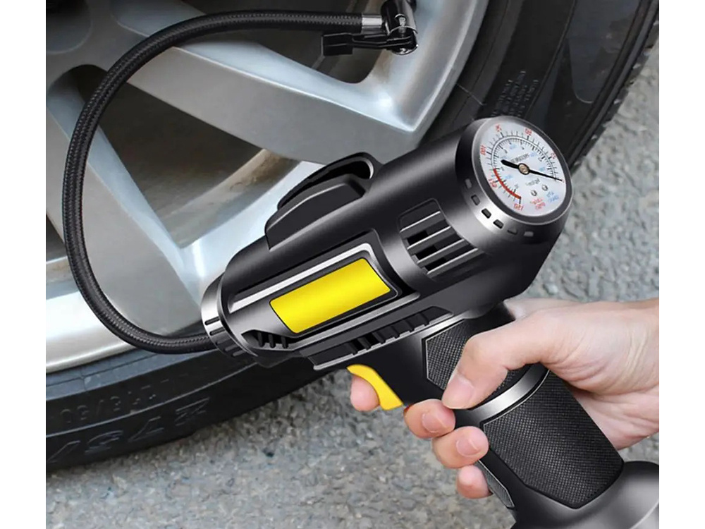 Car Air Compressor Pump with Flashlight 12V 120W (1)