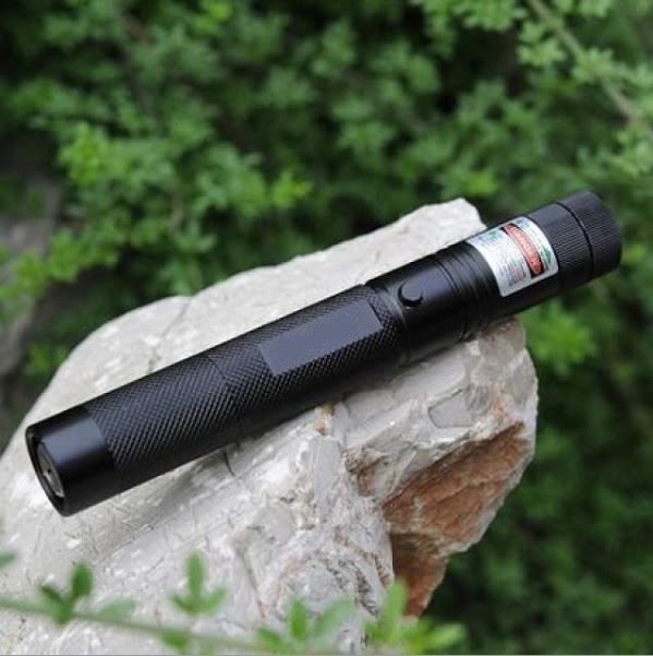 Green Laser Pointer + Battery Charger (2)