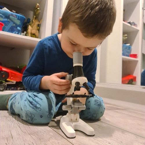 Microscope with 100x; 400x; 1200x Magnification with Accessories (0)