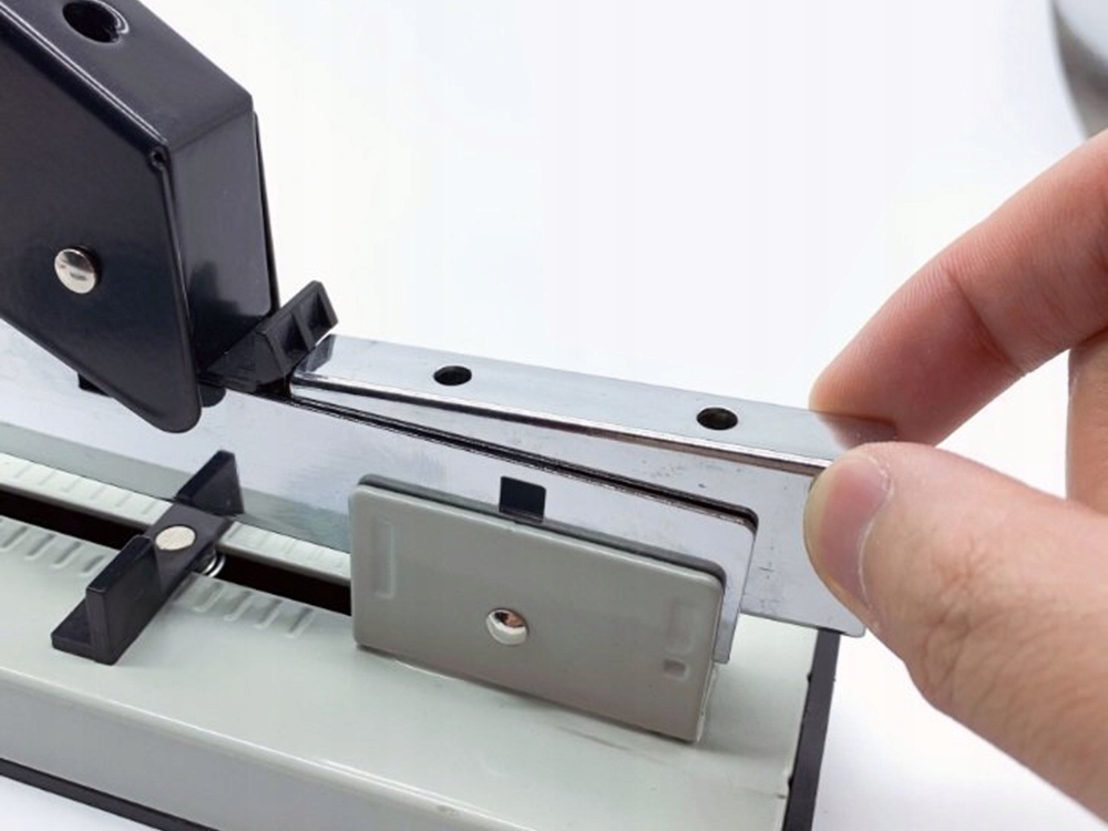 Office Large Metal Stapler (Staples up to 100 Sheets of Paper) (0)