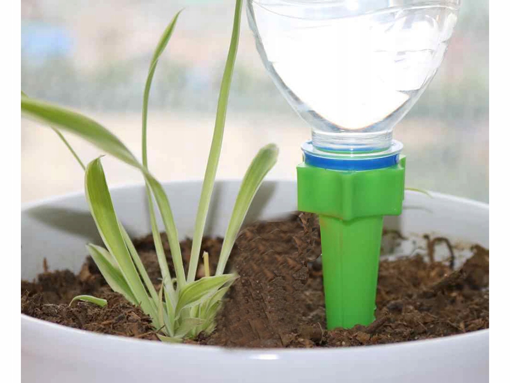 Plastic Drinker Pot Waterer for Plants at Home and Outdoors, up to 500ml, Different colour (0)