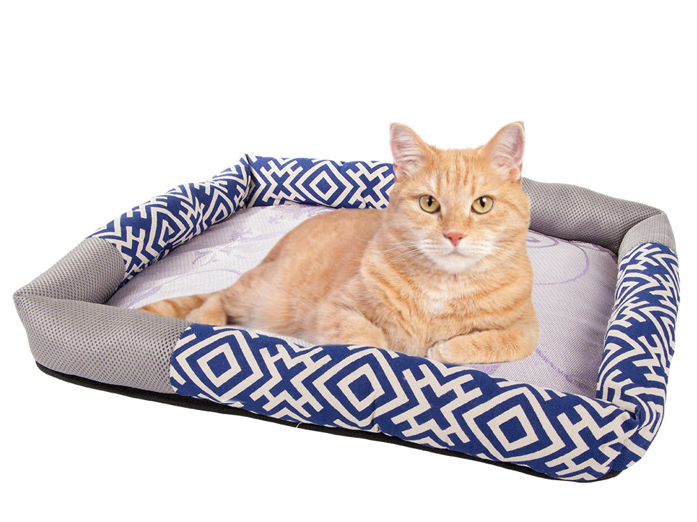 Cat bed with scratch mat, size M (0)