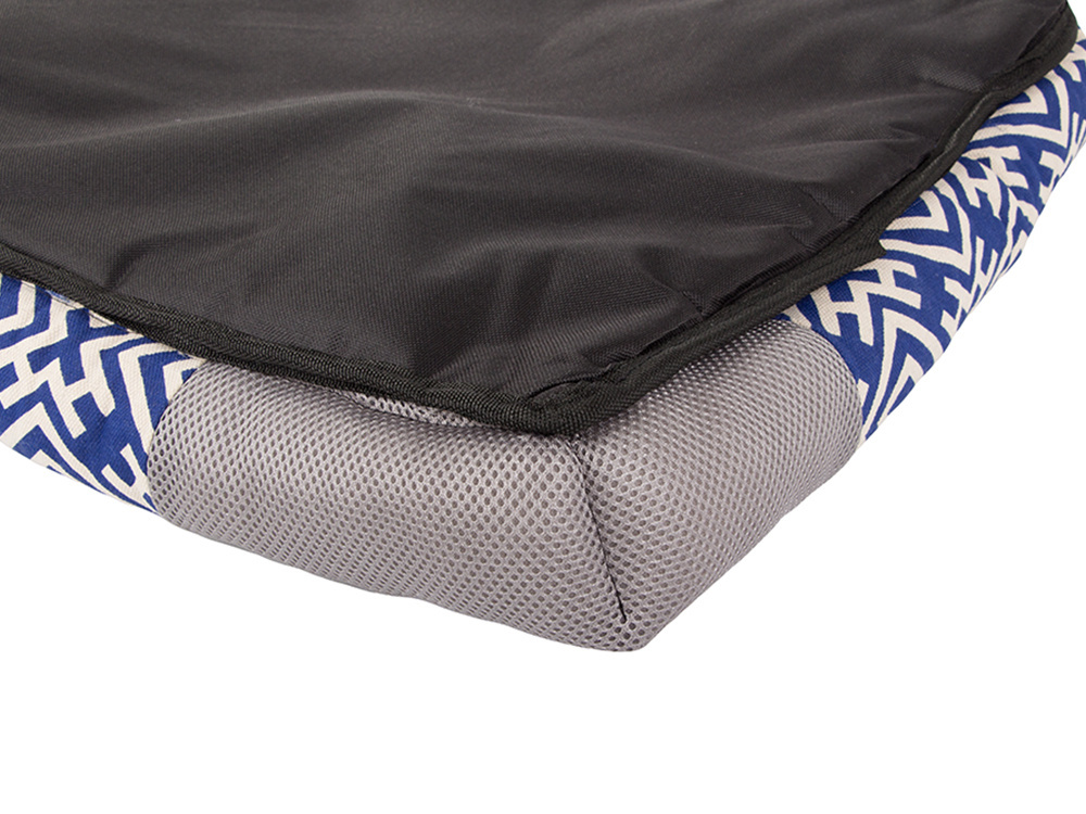 Cat bed with scratch mat, size M (3)