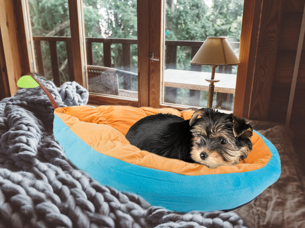 Soft plush bed for dogs and cats, leaf shape (0)