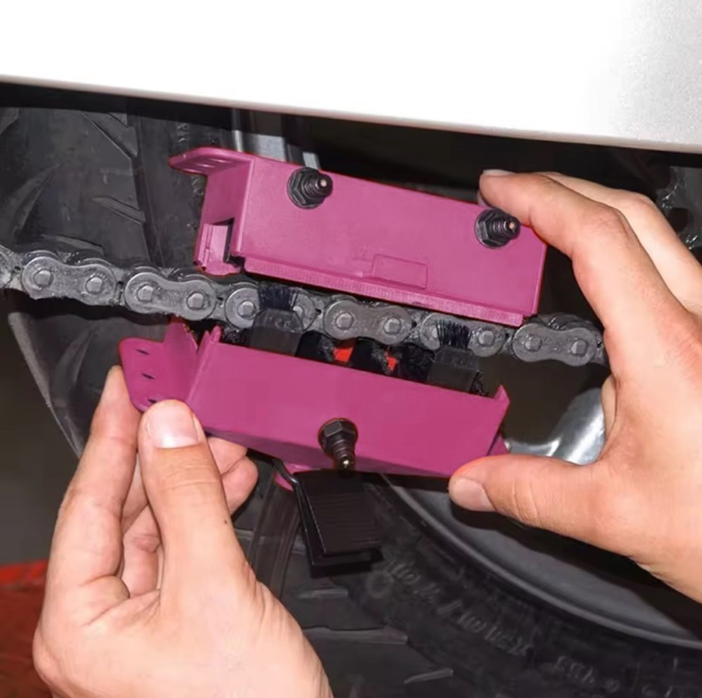 Motorcycle Chain Cleaning and Lubrication Kit (1)