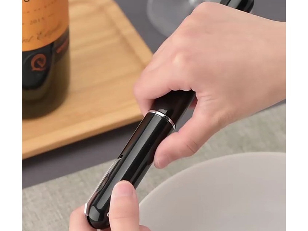 Pneumatic Corkscrew Wine Opener with Cutter (6)