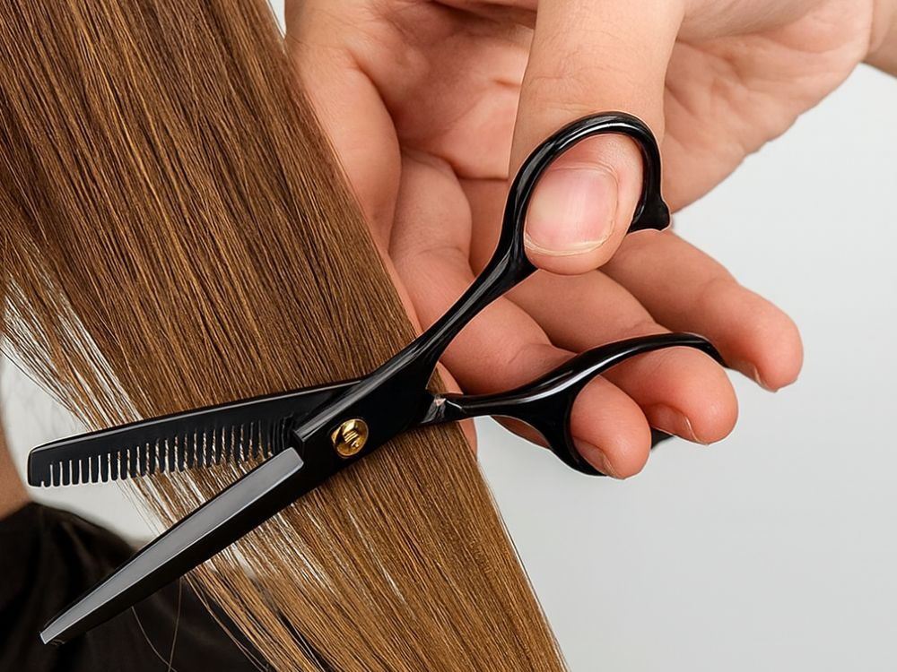 Profesionālās filēšanas šķēres frizieriem 17 cm, melnas (2)