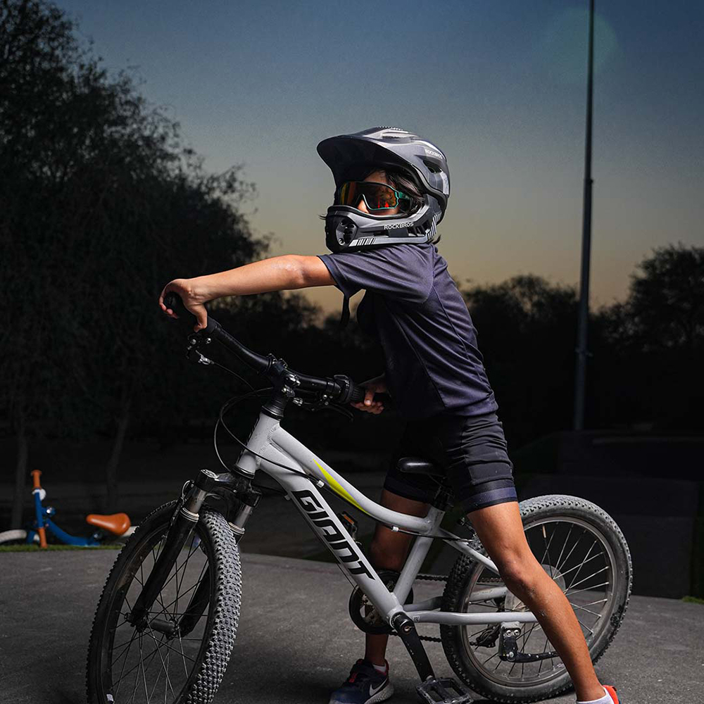 Rockbros TT-32SBTG-S bērnu velo ķivere ar noņemamu zoda sargu, S izmērs, pelēka