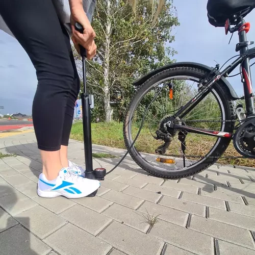 Напольный насос Trizand с манометром 16 бар / 230 PSI, черный
