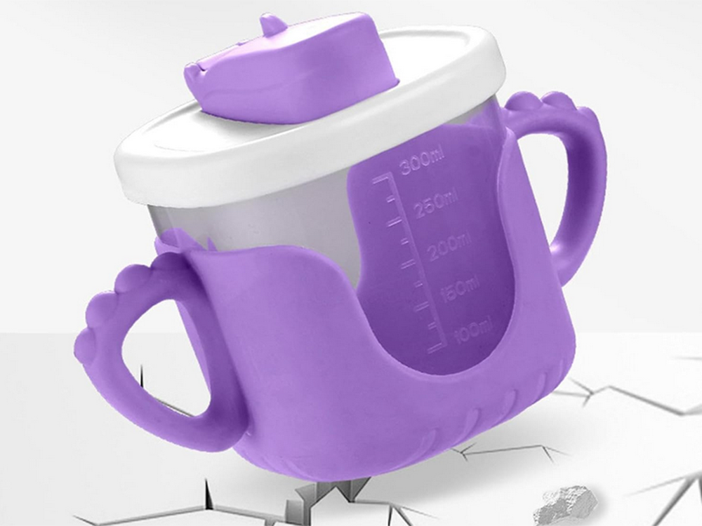 Bērnu neizlīstošā krūzīte ar silikona rokturiem un salmiņu, 300 ml