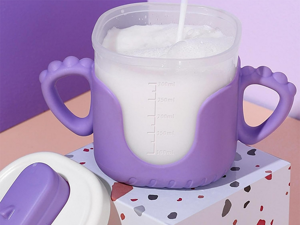 Bērnu neizlīstošā krūzīte ar silikona rokturiem un salmiņu, 300 ml