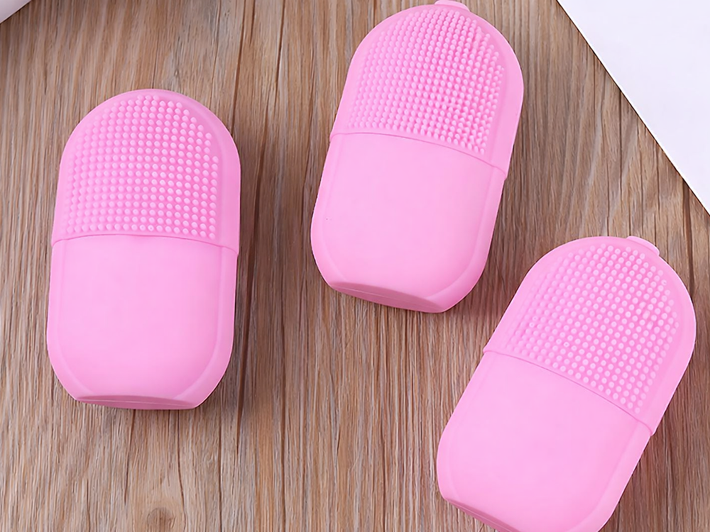 Ice Roller for Face, Reusable Silicone Mold for Soothing Skin and Reducing Puffiness, Pink
