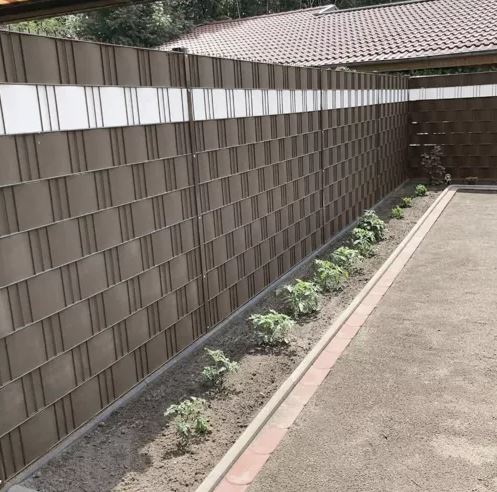 Lente (lamiles) pītajiem un paneļu žogiem, Privātuma ekrāns balkonam un terasei - 19cm x 35m, Brūns | PVC Privacy...