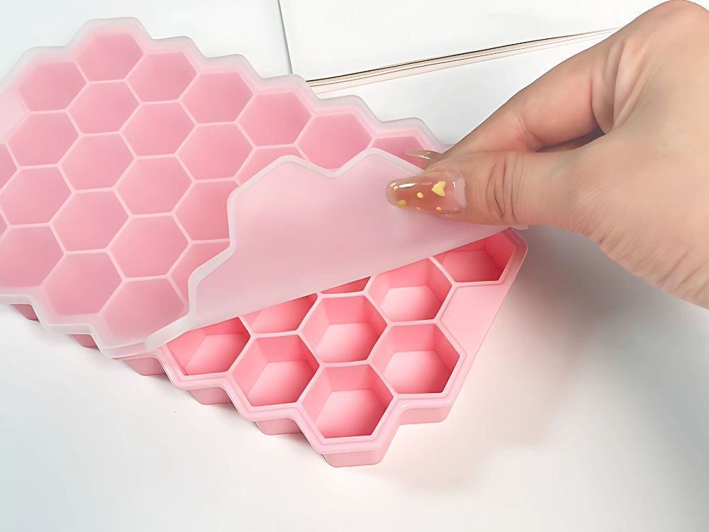 Silikona ledus forma 37 kubiņiem, šūnu raksts (1)