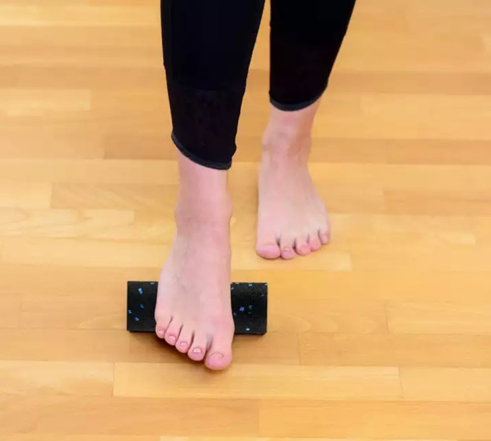 Masāžas rullis muskuļu atslābināšanai 15 cm, melns (2)