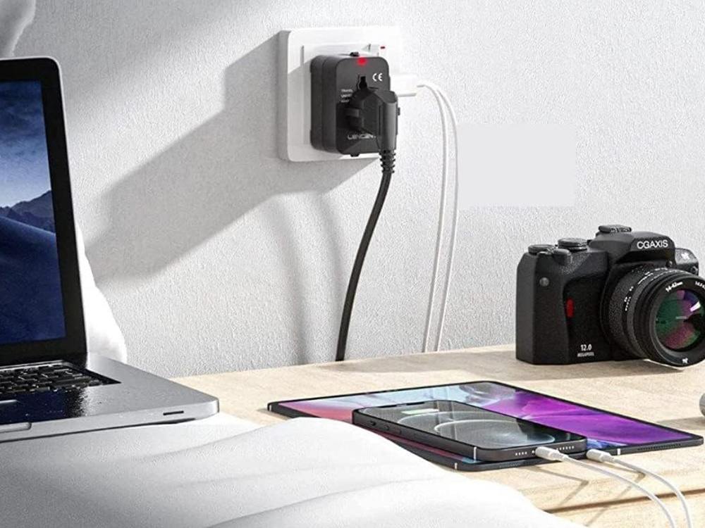 Universāls ceļojumu adapteris ar 2 USB, UK/USA/EU/AUS, melns (3)