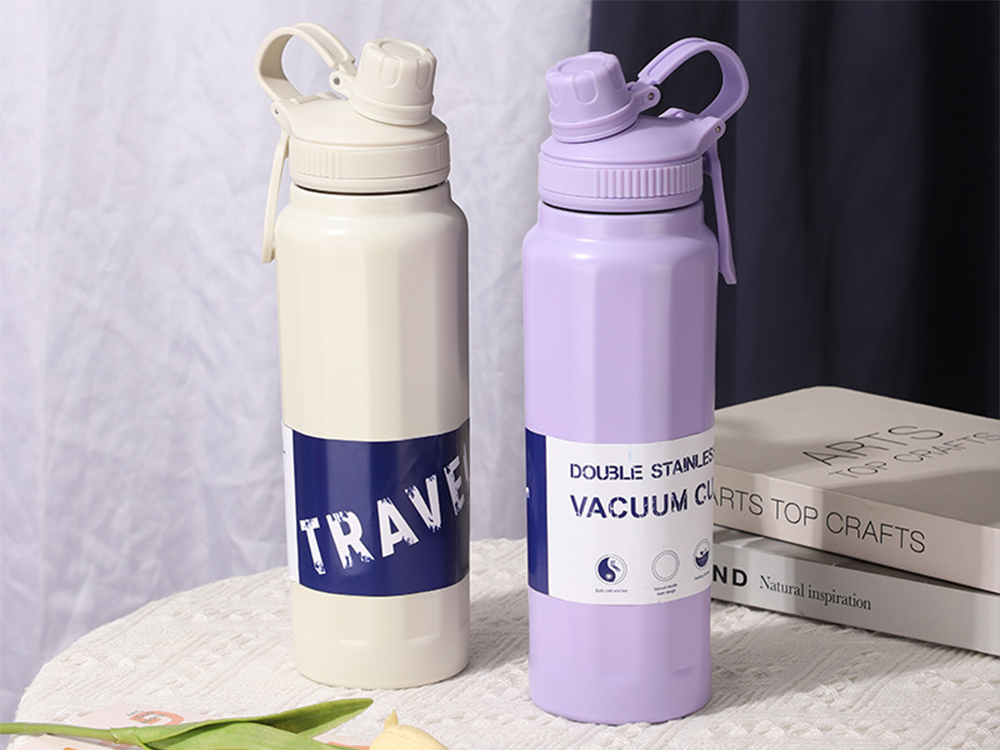 Termopudele ar rokturi 700ml, termoss karstiem un aukstiem dzērieniem (1)