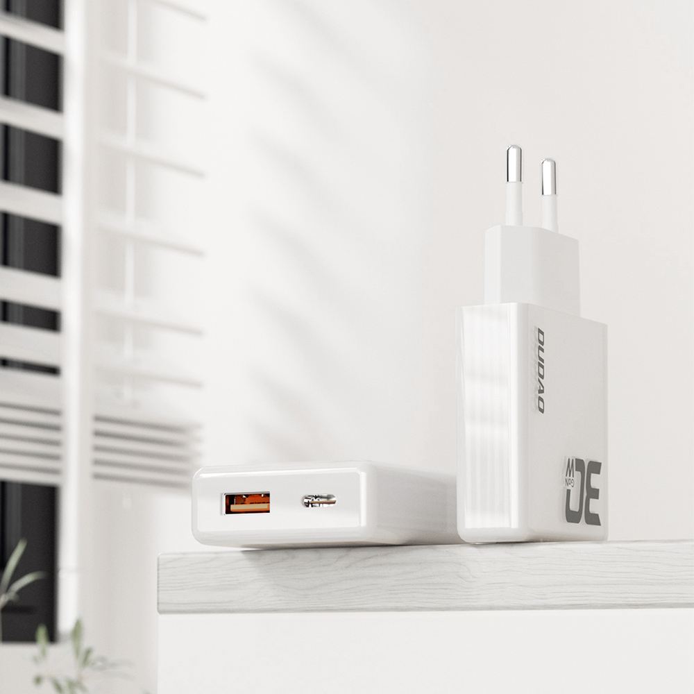 GaN Dudao A30EUL 30W USB-A / USB-C sienas lādētājs + USB-C – Lightning kabelis – balts (2)