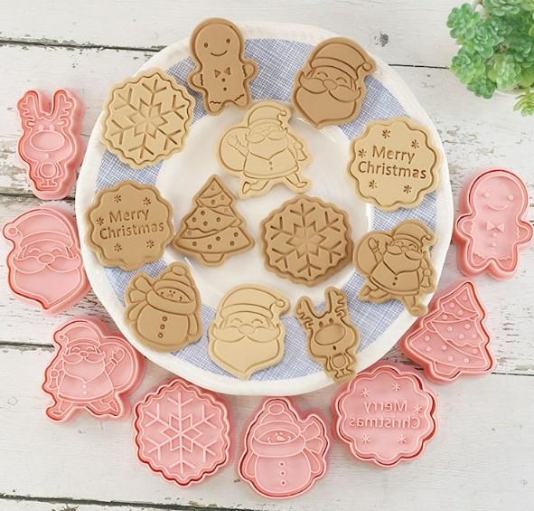 Ziemassvētku piparkūku formiņas 8 gab. komplekts (1)