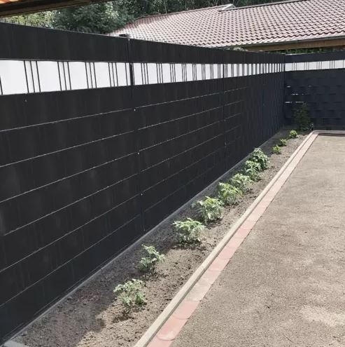 Lente (lamiles) pītajiem un paneļu žogiem, Privātuma ekrāns balkonam un terasei - 19cm x 35m, Melns | PVC Privacy... (1)